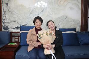 廣西建工四建公司工會(huì)開(kāi)展“溫暖送祝?！りP(guān)愛(ài)女職工”慰問(wèn)活動(dòng)
